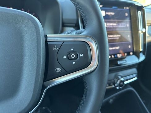 Certified 2025 Volvo XC40 B5 Plus image 27