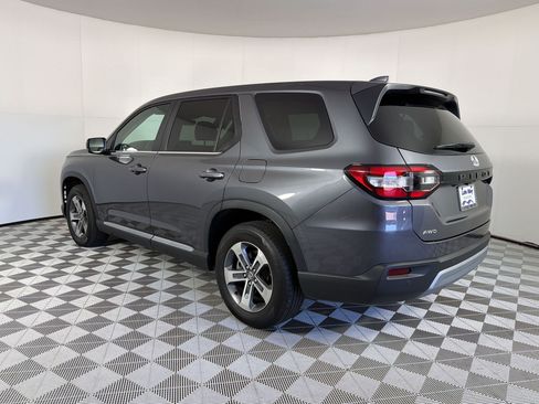 Used 2025 Honda Pilot EX-L image 3
