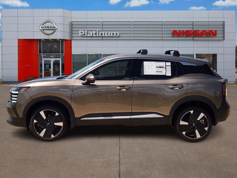 Used 2025 Nissan Kicks SR FWD image 3