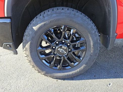 Used 2025 Chevrolet Silverado 2500 Custom w/ Custom Value Package image 9