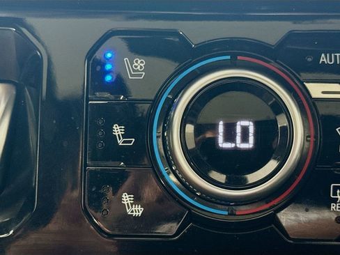 Used 2024 GMC Sierra 3500 Denali w/ Denali Reserve Package image 22