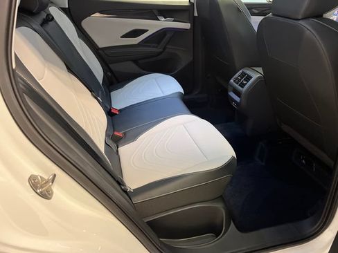 Certified 2025 Volkswagen Tiguan SE w/ Panoramic Sunroof Package FWD image 13