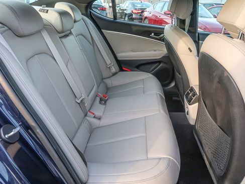 Used 2023 Genesis G70 2.0T image 15