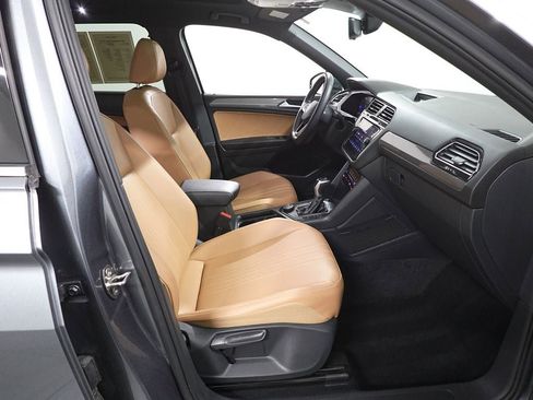 Used 2022 Volkswagen Tiguan SE w/ Panoramic Sunroof Package image 30