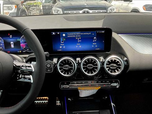 New 2025 Mercedes-Benz GLA 250 image 9