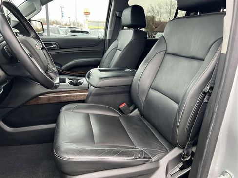 Certified 2020 Chevrolet Suburban LT w/ Luxury Package AWD/4WD image 15