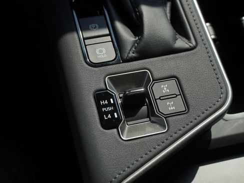 Used 2025 Lexus GX 550 AWD/4WD image 25