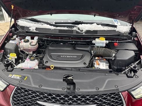 Used 2023 Chrysler Pacifica Touring-L w/ Uconnect Theater Family Group image 30