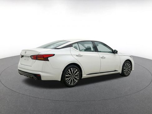 Used 2025 Nissan Altima 2.5 SV FWD image 11