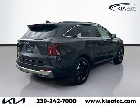 Certified 2025 Kia Sorento S image 6