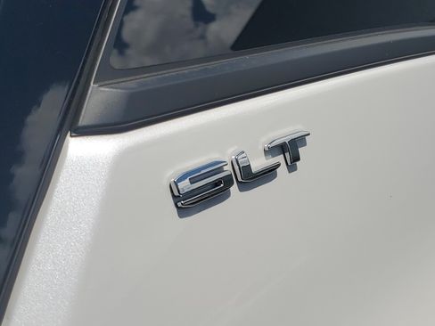 Used 2023 GMC Terrain SLT w/ Infotainment Package II FWD image 10