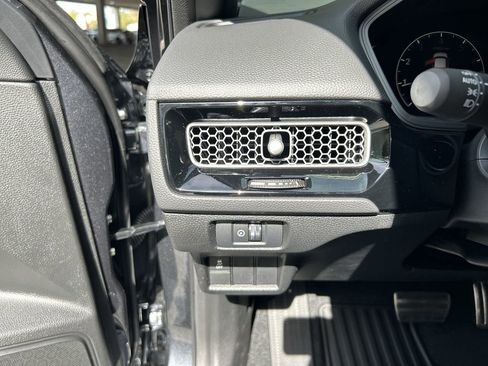 Used 2025 Honda Civic Sport image 28