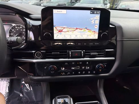 Used 2022 Nissan Pathfinder SL FWD image 24