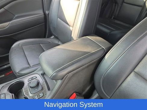 Used 2023 GMC Acadia SLT w/ Technology Package image 28