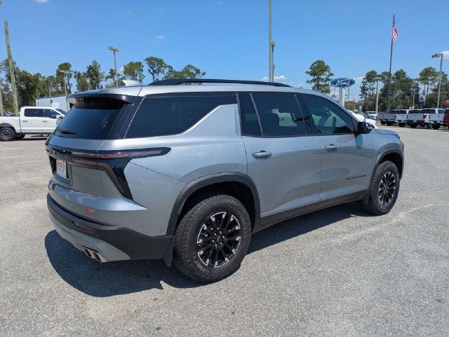Used 2025 Chevrolet Traverse Z71 w/ Enhanced Driving Package AWD/4WD image 4