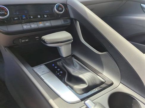 Used 2024 Hyundai Elantra SEL FWD image 10