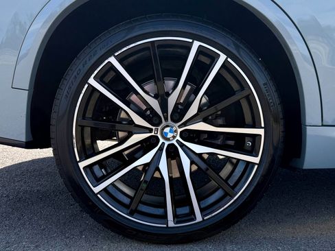 Used 2025 BMW X5 xDrive40i w/ M Sport Package image 17