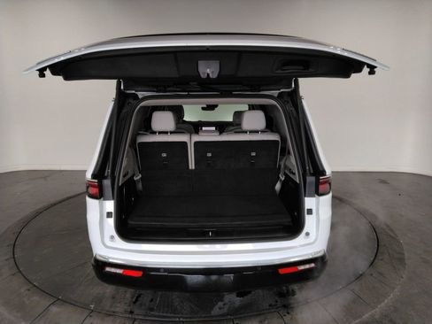 Used 2023 Jeep Wagoneer Series II w/ Premium Group I image 9