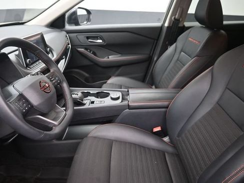 Used 2025 Nissan Rogue SV AWD/4WD image 17
