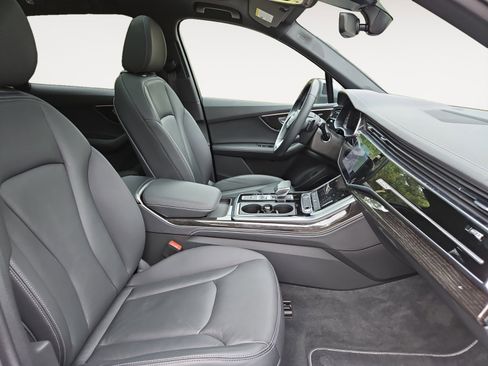 Used 2025 Audi Q7 3.0T Premium Plus image 15