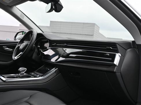 Used 2022 Audi Q8 Premium Plus image 21