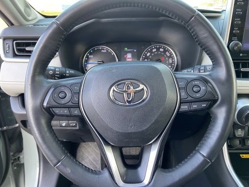 Used 2022 Toyota RAV4 XLE Premium image 35