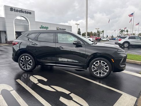 Used 2025 Chevrolet Blazer RS image 3