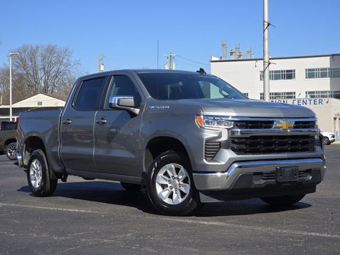 Used 2025 Chevrolet Silverado 1500 LT image 2