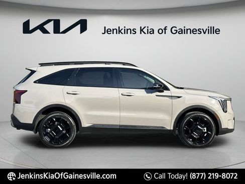 Used 2025 Kia Sorento SX AWD/4WD image 2