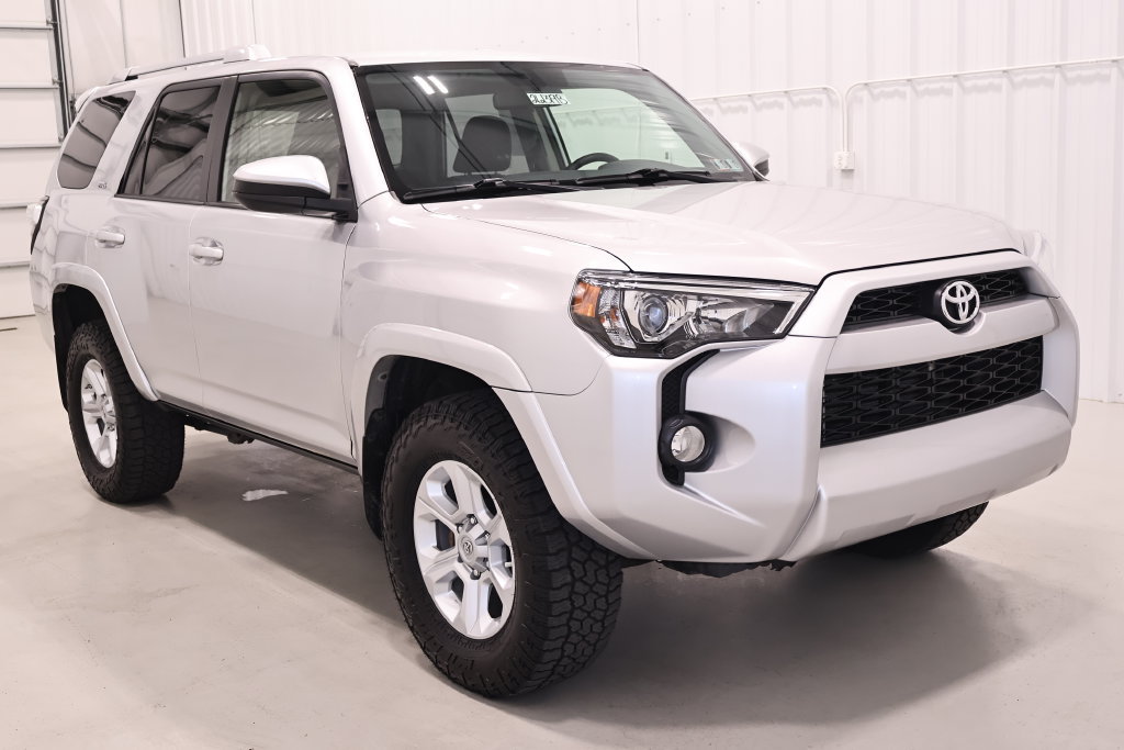 Used 2016 Toyota 4Runner SR5 AWD/4WD image 3