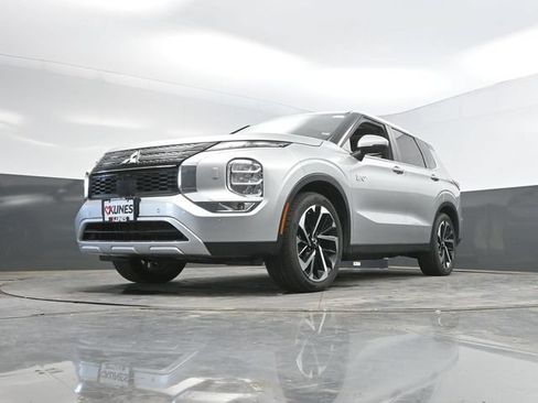Used 2024 Mitsubishi Outlander 4WD Plug-In Hybrid image 54