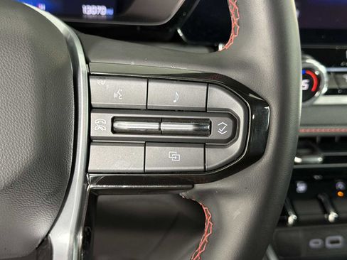 Used 2024 Chevrolet Colorado Z71 w/ Z71 Convenience Package 2 image 24