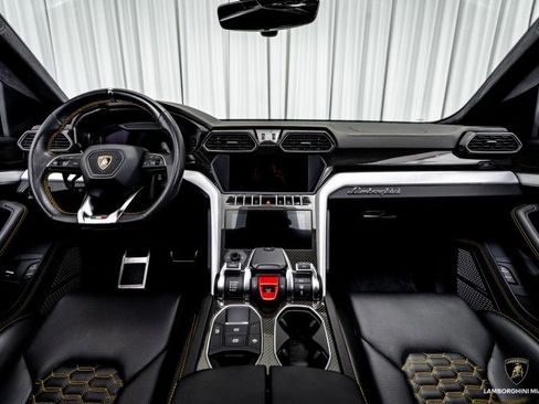 Used 2019 Lamborghini Urus image 32