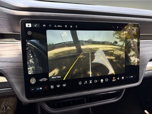 Used 2024 Rivian R1S Adventure AWD/4WD image 7