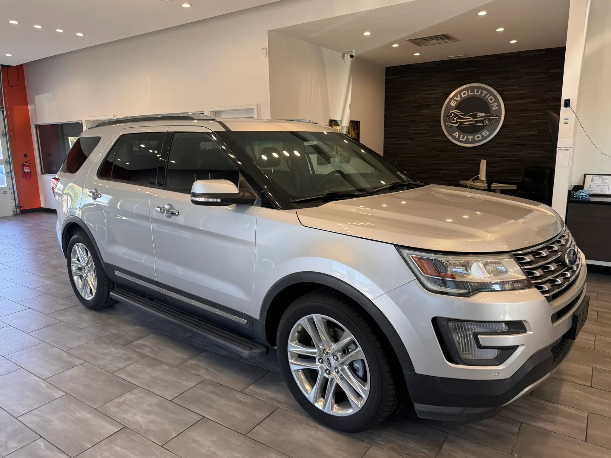 Used 2017 Ford Explorer Limited FWD image 3