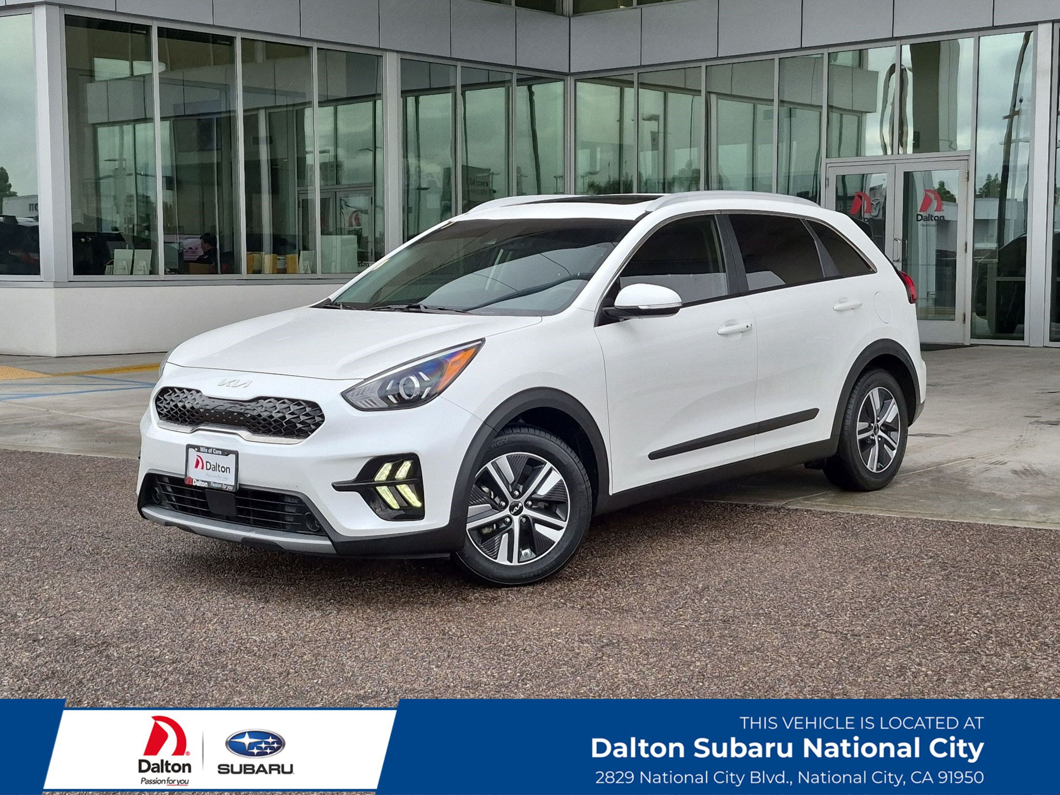 Used 2022 Kia Niro EX Premium FWD image 1