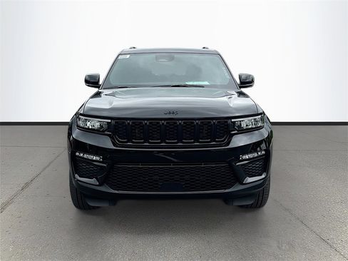 New 2025 Jeep Grand Cherokee Limited w/ Black Appearance Package image 4