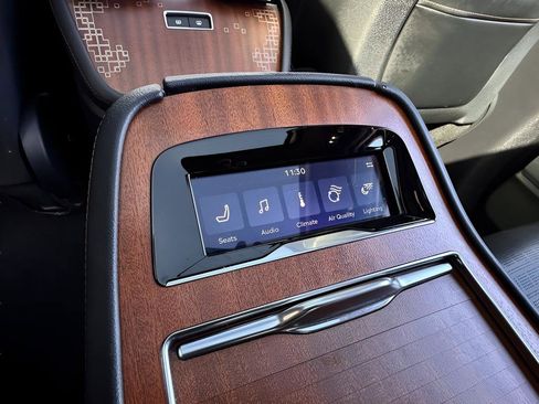 Used 2025 Lincoln Navigator Black Label image 23