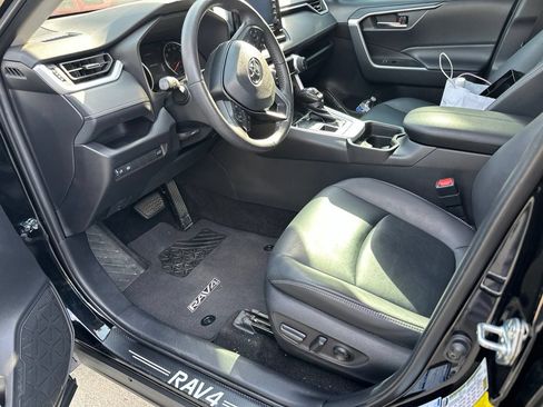 Used 2021 Toyota RAV4 XLE Premium AWD/4WD image 5