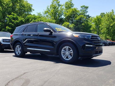 Used 2023 Ford Explorer XLT w/ Equipment Group 202A AWD/4WD image 3