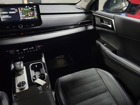 Used 2025 Mitsubishi Outlander SE image 17