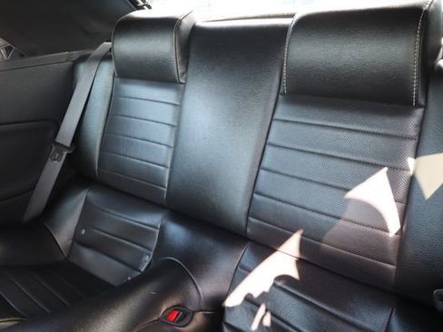 Used 2010 Ford Mustang Convertible image 14