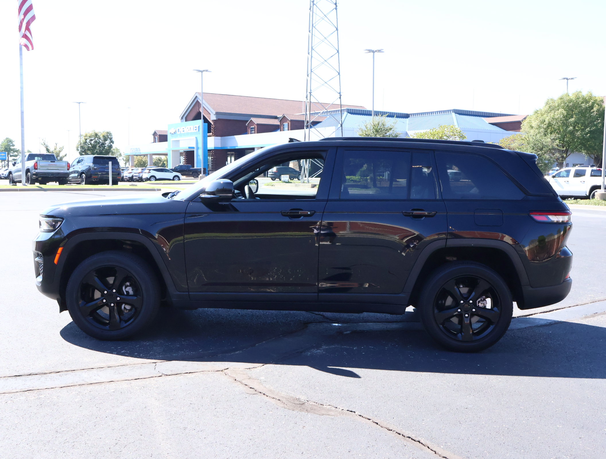 Used 2023 Jeep Grand Cherokee Altitude AWD/4WD image 34