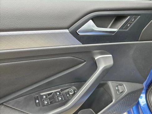 Used 2024 Volkswagen Jetta SE FWD image 12