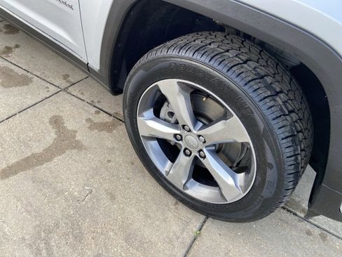 Used 2021 Jeep Grand Cherokee L Limited image 31