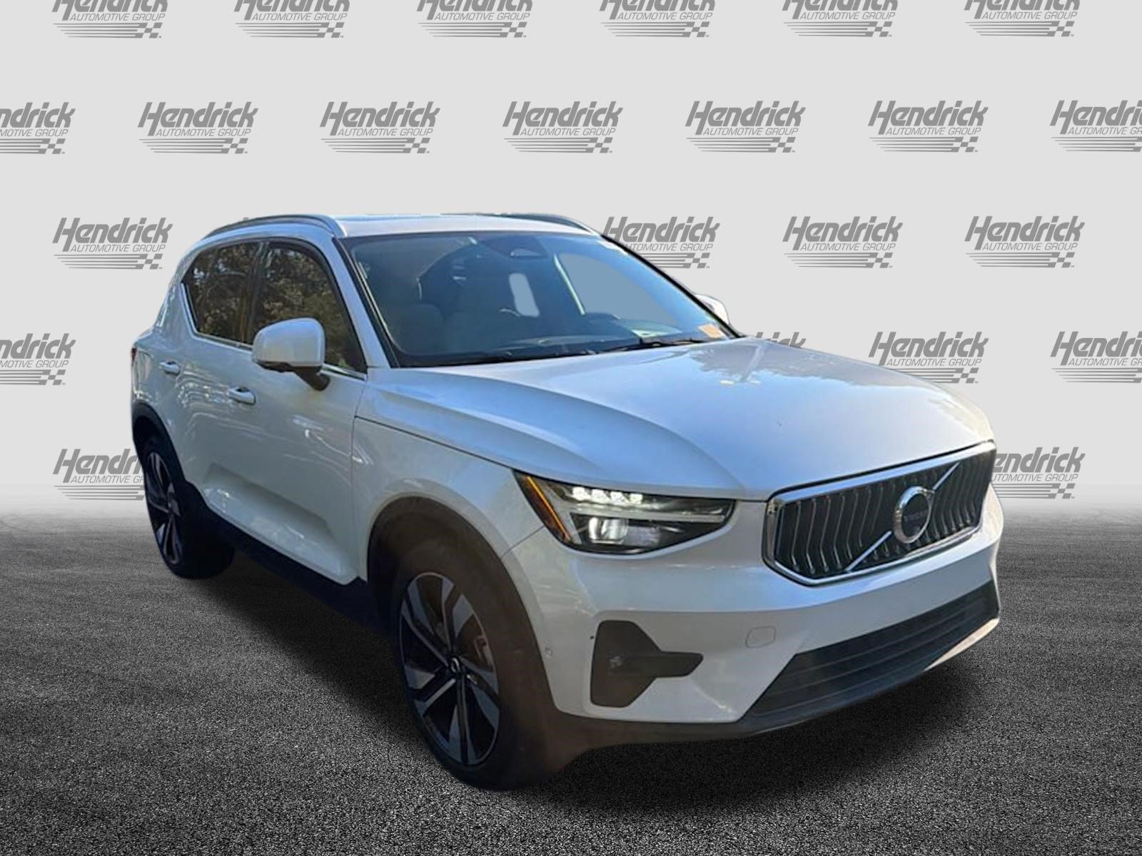 Used 2024 Volvo XC40 B5 Plus w/ Protection Package Premier AWD/4WD image 2