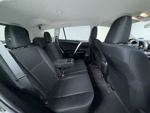 Used 2018 Toyota RAV4 LE w/ Carpet Mat Package AWD/4WD image 6
