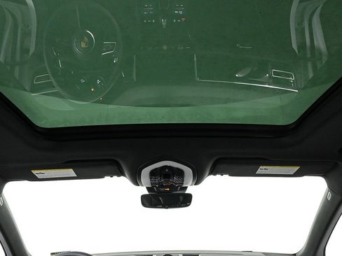 New 2026 Porsche Macan image 26