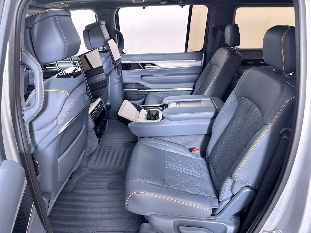 Used 2023 Jeep Grand Wagoneer L Series III w/ Rear Seat Video Group 1 AWD/4WD image 23