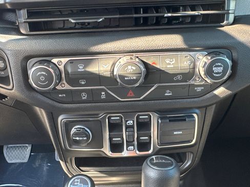 New 2026 Jeep Gladiator Sport image 12